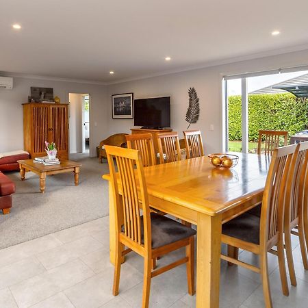 Wine Country Bach Villa Martinborough Exterior foto
